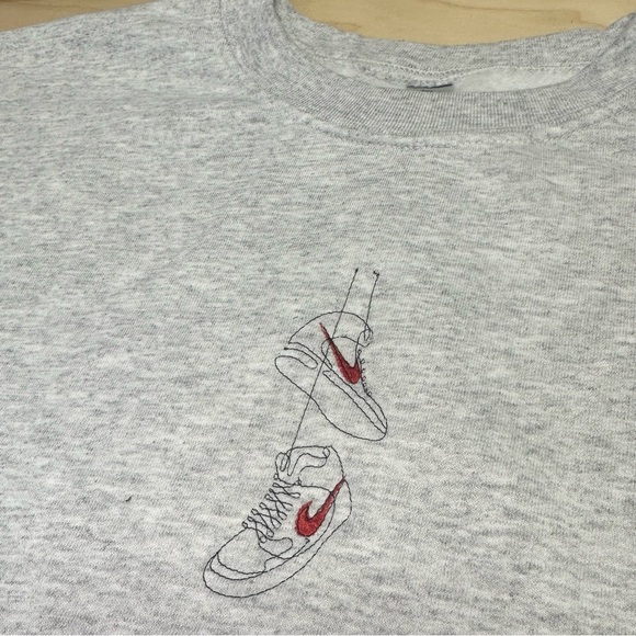 NEW Nike Embroidered Sweatshirt - Picture 3 of 4